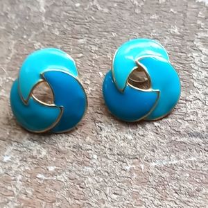 Adorable vintage earrings